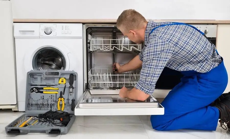 Akçakoca Termodinamik servisi teknisyen ekibi beyaz eşya tamiri yaparken